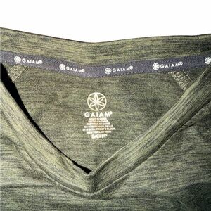 GAIAM Long Sleeve Athletic Top – Olive Green – Size Small